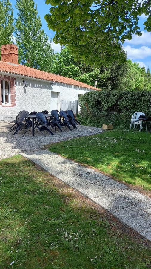 فيلا Saint-Urbain في Gite Le Plessis المظهر الخارجي الصورة